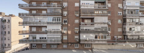 Cerramiento de una terraza: permisos, legalización y prescripción